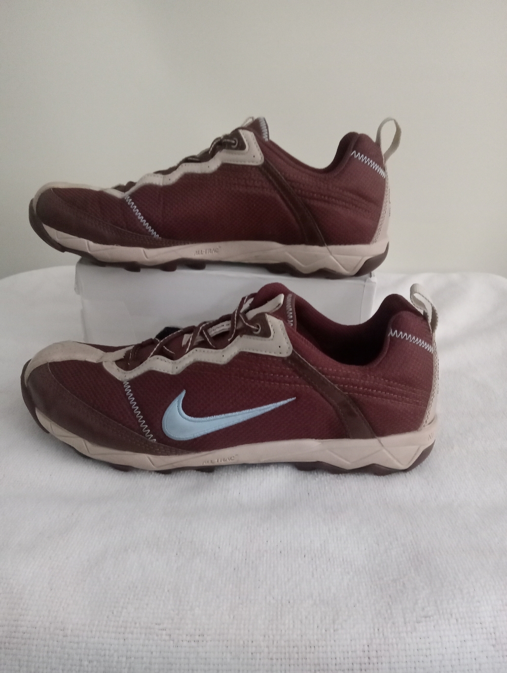 Nike ACG Air Winter Spikeshoes Maroon ,Beige, Blue Swoosh Casual Trainers Sz 8.5
